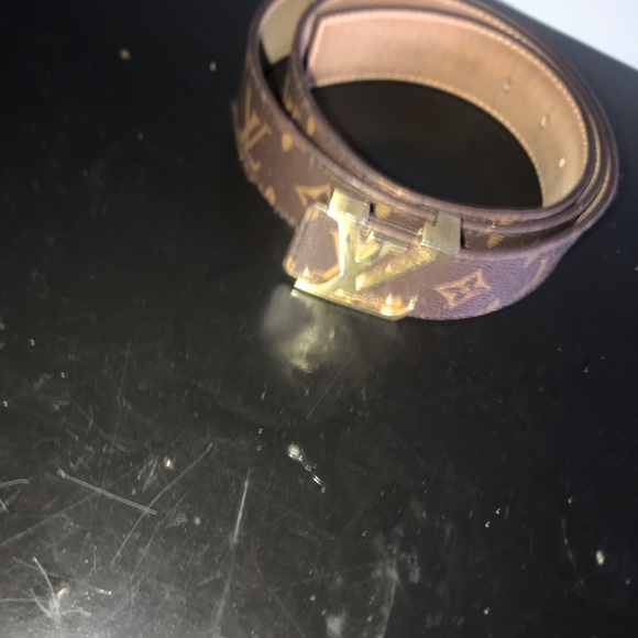Authentic Louis Vuitton belt... Originally 500$ - Picture 6 of 7